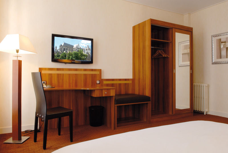 Hotel The Originals Du Grand Monarque Nantes Gare Dış mekan fotoğraf