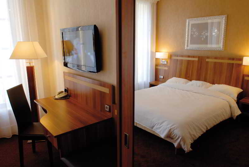 Hotel The Originals Du Grand Monarque Nantes Gare Dış mekan fotoğraf